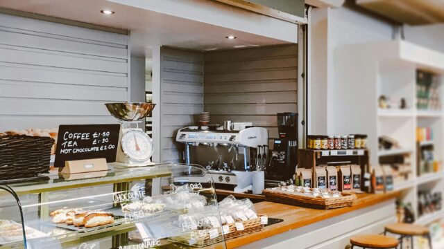 pexels-fotios-photos-1995010